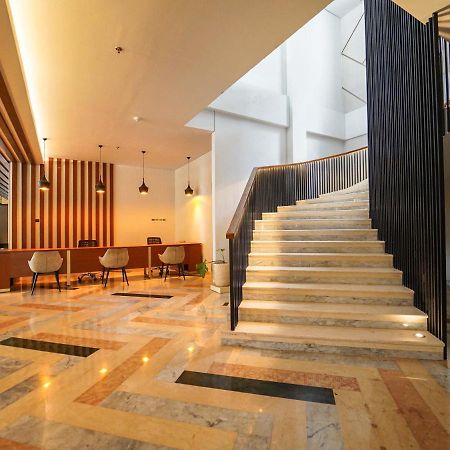 Rayz Umm Hotel Маланг Екстериор снимка