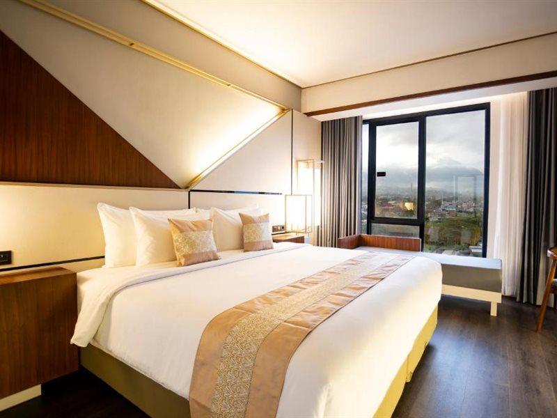 Rayz Umm Hotel Маланг Екстериор снимка