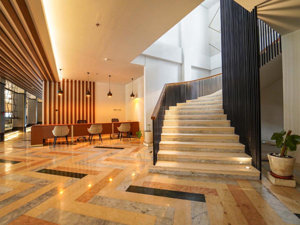 Rayz Umm Hotel Маланг Екстериор снимка